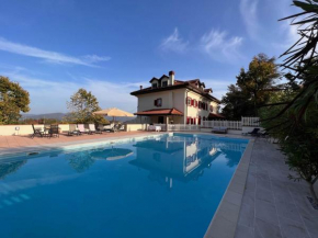 Large villa for 20 guests on large estate with private pool and tennis court Big conference room with facilities VILLAITALY EU